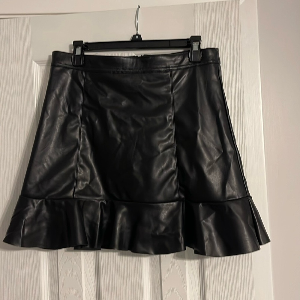 H&M Divided Black Faux Leather Mini Skirt Ruffled Bottom Size 10 New With Tags